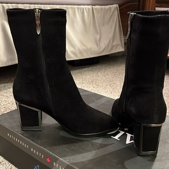 Black Suede waterproof boots designed in Canada size 6,2 inches heel with design - Picture 4 of 5
